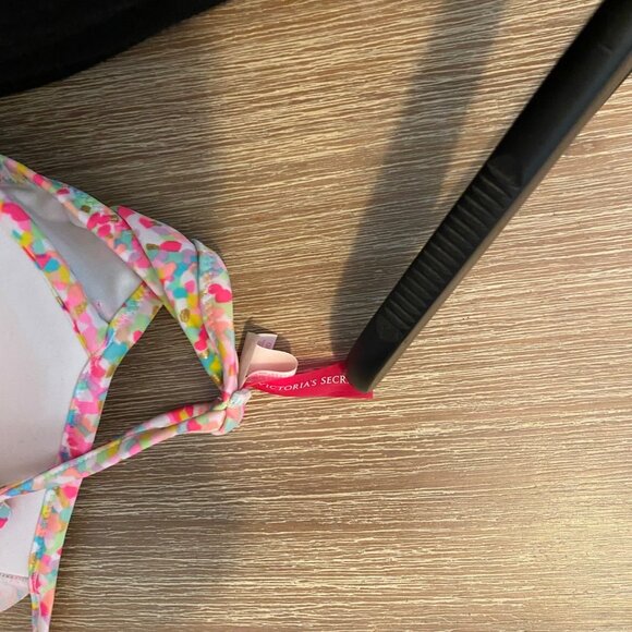 Victoria's Secret Beach Sexy Underwire Fabulous Ruffle Halter Bikini Top 34 DD - Picture 8 of 9